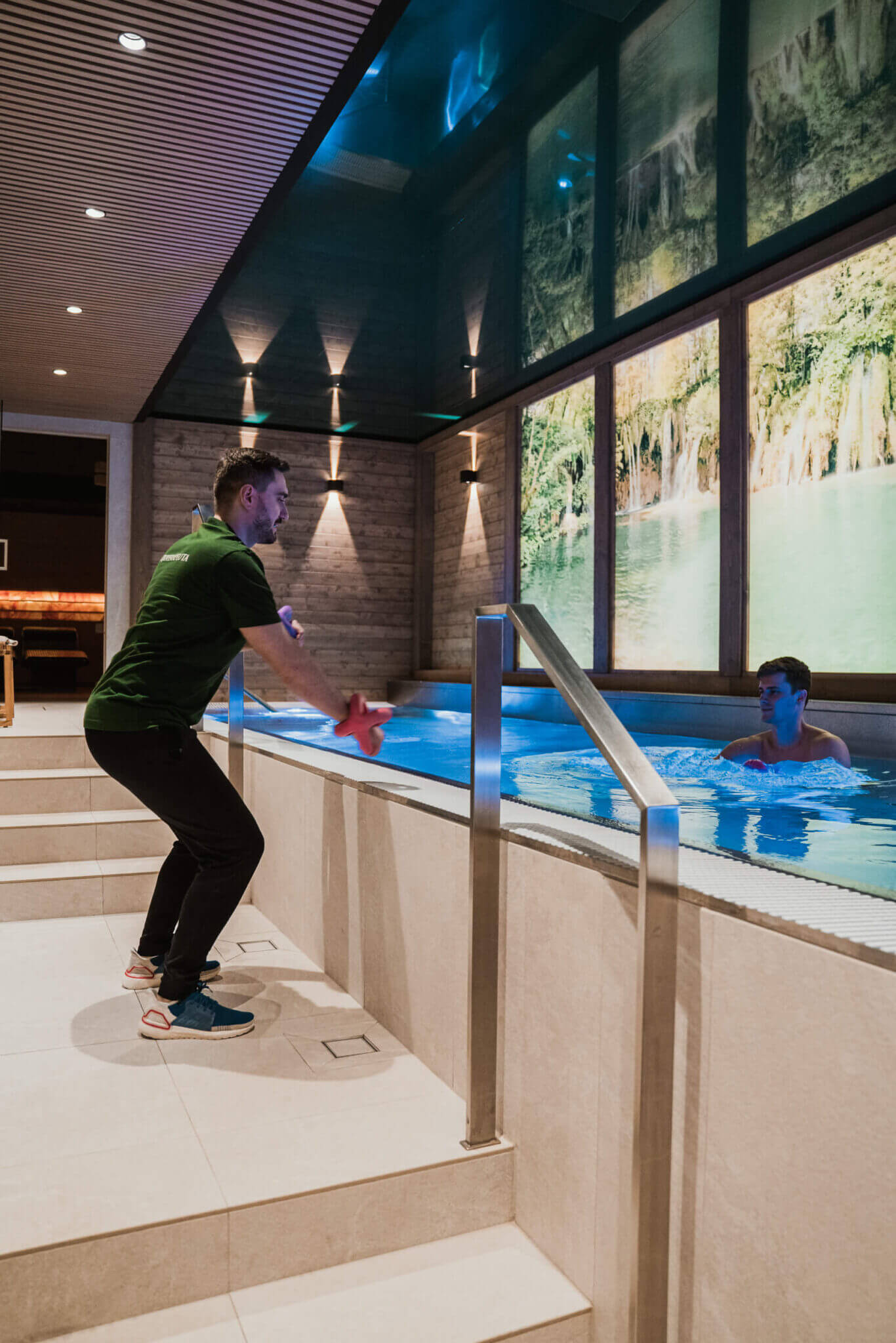 rechabilitacja-w-basenie